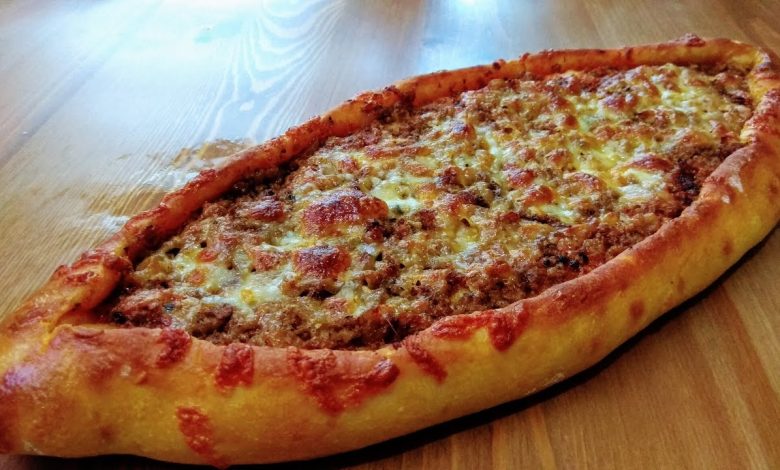 Kıymalı Kaşarlı Pide